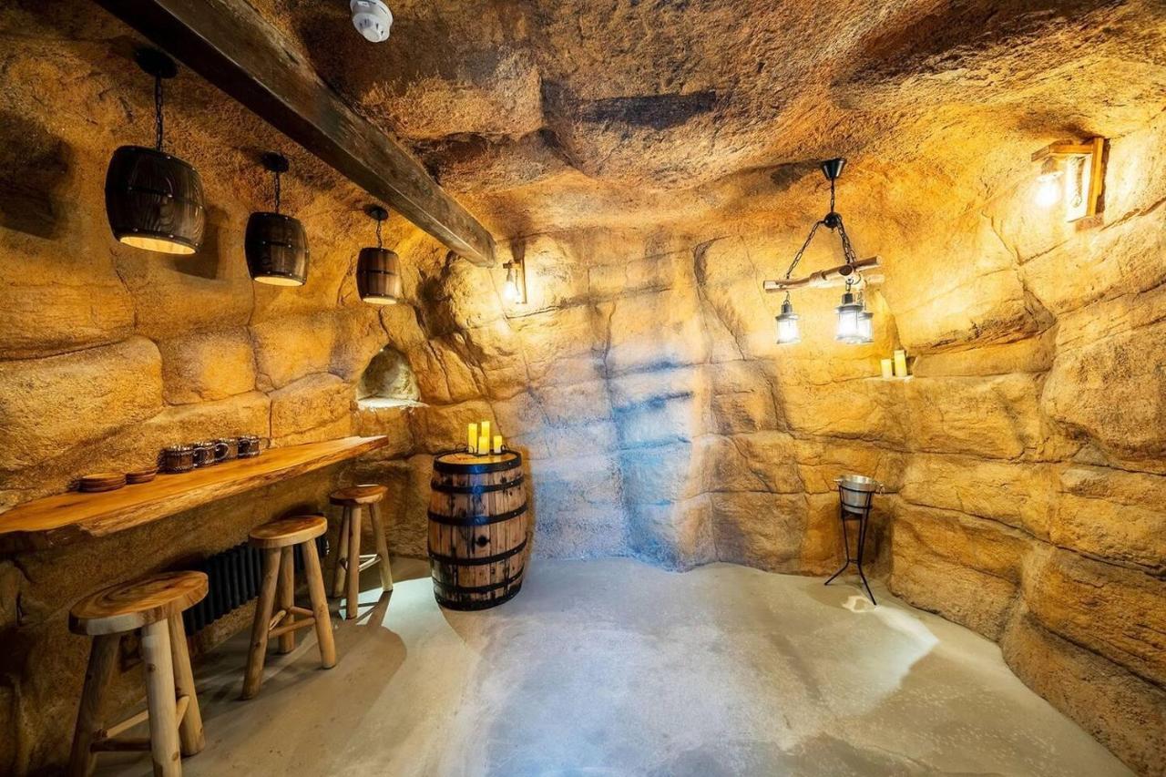 Clwyd Gate Manor Pool Sauna Hottub Cave Wales Ρούθιν Εξωτερικό φωτογραφία