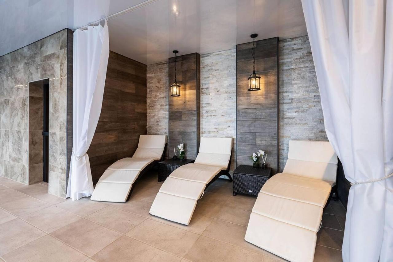 Clwyd Gate Manor Pool Sauna Hottub Cave Wales Ρούθιν Εξωτερικό φωτογραφία