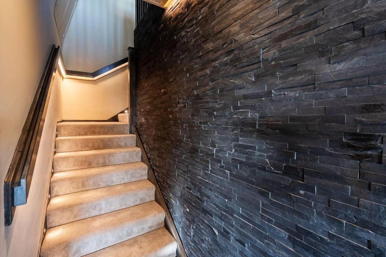 Clwyd Gate Manor Pool Sauna Hottub Cave Wales Ρούθιν Εξωτερικό φωτογραφία